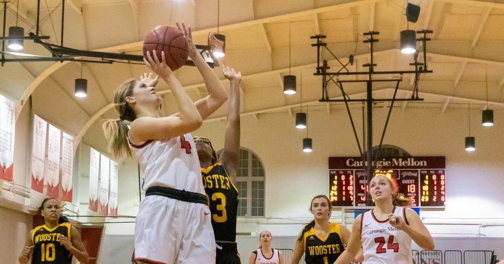 Tartans Can't Hold Fourth-Quarter Lead, Fall to WashU, 73-67